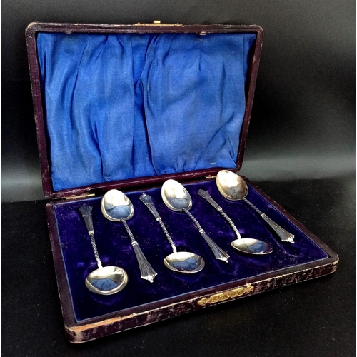 647 - An Antique Set of Six Sterling Silver Teaspoons. Hallmarks for Birmingham 1903. Makers mark of Willi... 