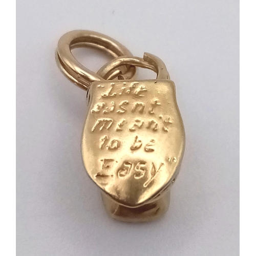 763 - A VINTAGE 9K YELLOW GOLD TOILET CHARM WITH OPENING LID ENGRAVED WITH THE WORDS LIFER WASN'T MEANT TO... 