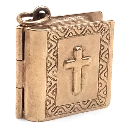 665 - A VINTAGE 9K YELLOW GOLD BIBLE BOOK CHARM/PENDANT, WHICH OPENS TO REVEAL THE LORDS PRAYER, WEIGHT 2.... 