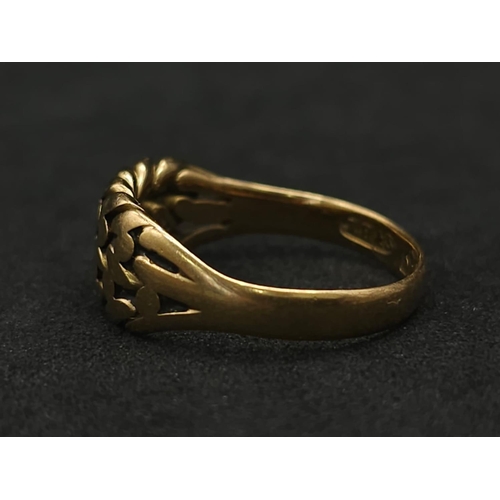 78 - An Antique 18K Yellow Gold Keeper Ring. Size N. 4.06g weight.