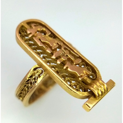 134 - An 18 K yellow gold filigree ring with a three dimensional cartouche of Cleopatra, the most beautifu... 