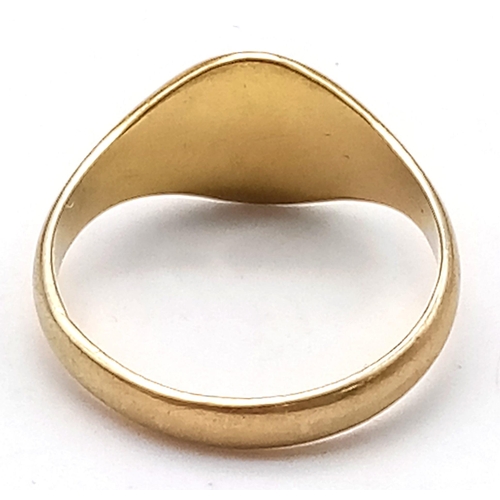 41 - A Vintage 18K Yellow Gold Signet Ring. Size Q. 4.63g weight.