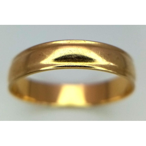 529 - An Italian 18K Yellow Gold Band Ring. Size P. 2.28g weight.