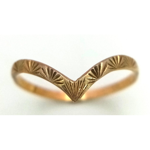 785 - A Vintage 9K Yellow Gold Chevron Ring. Size S. 1g weight.