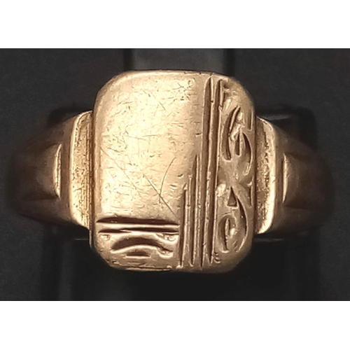 981 - A Vintage 9K Yellow Gold Signet Ring. Size I/J. 2g weight.