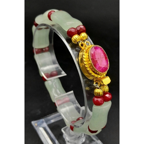 293 - A very elegant and sophisticated bracelet with polished light green jade alternating with red facete... 