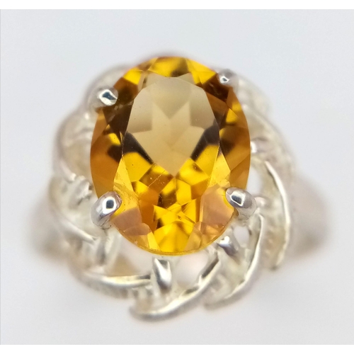 1052 - A 925 Silver and Oval Citrine Stone Ring. Size I/J.