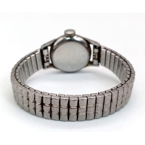 344 - A Vintage (1950s) Omega Ladies Watch. Expandable bracelet. Steel case - 20mm. Mechanical movement in... 