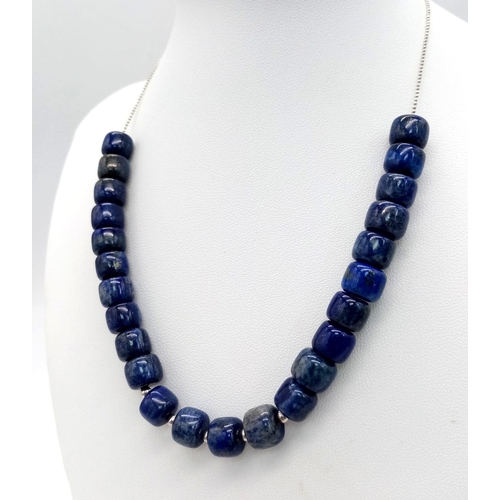 955 - A Lapis Lazuli Rondelle Bead Necklace. 925 silver clasp. 40cm