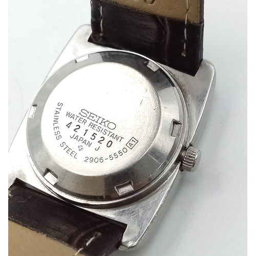 965 - A Vintage Seiko 5 Automatic Gents Watch. Burgundy leather strap. Tank case - 29mm width. Two tone di... 