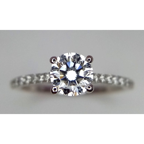 611 - A 950 Platinum Diamond Ring. Brilliant round cut VS1 diamond - 0.73ct with diamonds on shoulders - 0... 