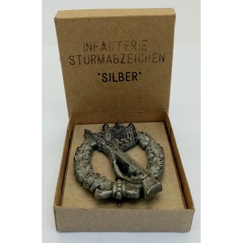 776 - WW2 German Infantry Assault Badge - Silver Grade in box of issue.