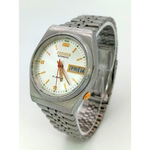 825 - A Vintage Citizen Automatic 21 Jewel Ladies Watch. Stainless steel strap and case - 32mm. Silver ton... 