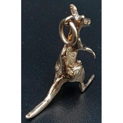 487 - 9kt Yellow Gold Kangaroo Charm
W: 4g
L: 2cm