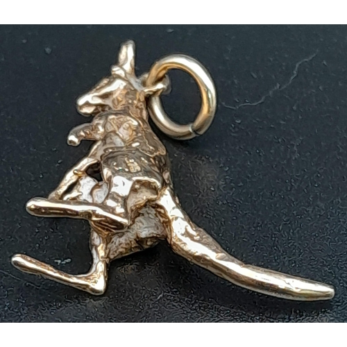 487 - 9kt Yellow Gold Kangaroo Charm
W: 4g
L: 2cm