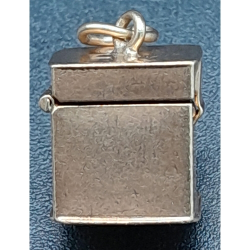 742 - 9kt Yellow gold First Aid Box Charm which opens.
1.8g