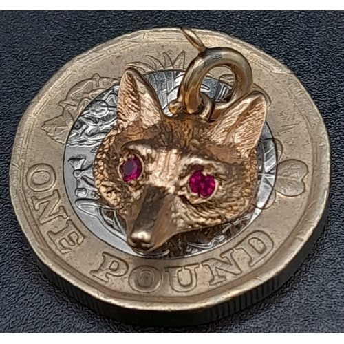 898 - 9kt Yellow Gold Fox Head Charm with Red Eyes.
W: 2.2g