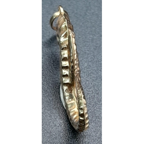 902 - 9kt Yellow Gold Seahorse Charm.
W: 0.9g
L: 2cm