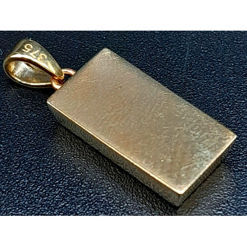 916 - 9kt Yellow Gold Bar Ingot Pendant.
W: 1.6g