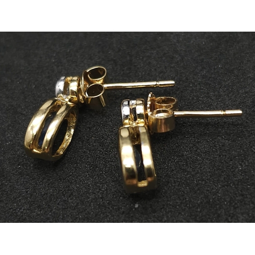 278 - A PAIR OF 18K YELLOW GOLD DIAMOND & SAPHIRE DROP EARRINGS, WEIGHT 2.6G AND 13MM LONG APPROX