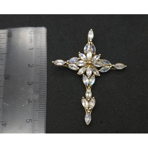 504 - A BEAUTIFUL 9K YELLOW GOLD LARGE STONE SET CROSS, WEIGHT 5.8G AND 5X4CM APPROX