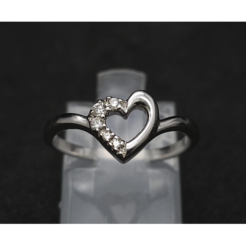 559 - 18K WHITE GOLD DIAMOND SET OPEN HEART RING. TOTAL WEIGHT 2.6G. SIZE L 1/2