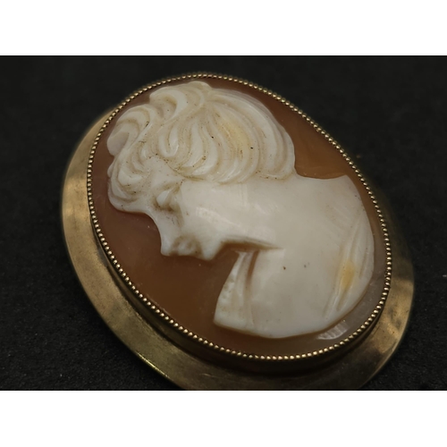 727 - A VINTAGE 9K YELLOW GOLD CAMEO SET PENDANT OR BROOCH, WEIGHT 5.2G, 30X35MM APPROX