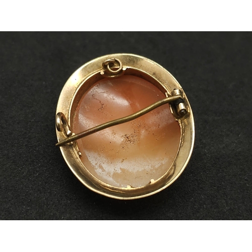 727 - A VINTAGE 9K YELLOW GOLD CAMEO SET PENDANT OR BROOCH, WEIGHT 5.2G, 30X35MM APPROX