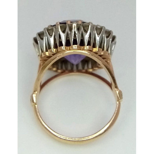 55 - AN 18K YELLOW GOLD DIAMOND & PURPLE STONE ( BELIEVED TO BE AMETHYST ) COCKTAIL RING, WITH A LARGE FA... 