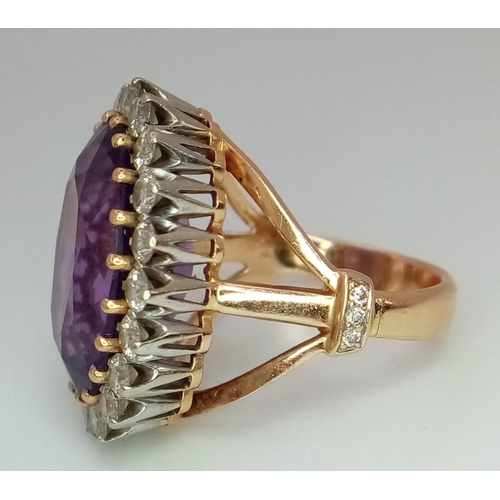 55 - AN 18K YELLOW GOLD DIAMOND & PURPLE STONE ( BELIEVED TO BE AMETHYST ) COCKTAIL RING, WITH A LARGE FA... 