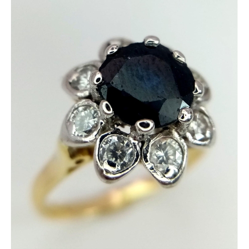 97 - A BEAUTIFUL 18K YELLOW GOLD DIAMOND & SAPHIRE CLUSTER RING, WITH APPROX 0.30CT SAPPHIRE CENTRE AND 0... 