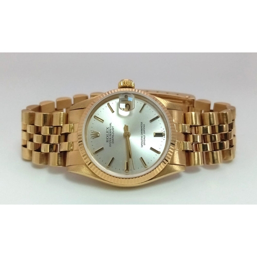 162 - An 18K Gold Rolex Oyster Perpetual Datejust Ladies Watch. 18K gold bracelet and case - 31mm. Silver ... 