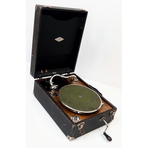 586 - Circa 1926-1937 Eddison Bell Penkala Ltd – Zagreb (Yugoslavia) Gramophone that has been used by the ... 