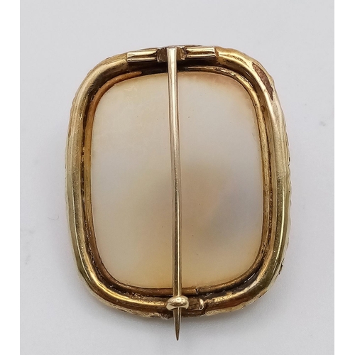 313 - 14kt Yellow Gold Vintage Stone Set Brooch.
W: 8.4g