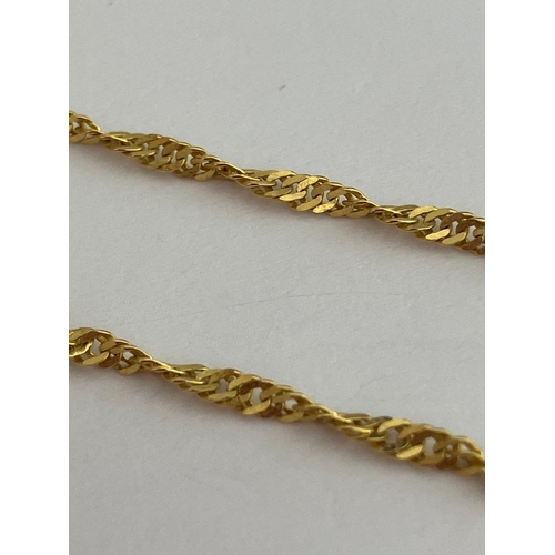 28 - A beautiful 9 carat Yellow GOLD LINK Italian Twist Chain. Full UK hallmark. 3.12 grams. 50 cm.