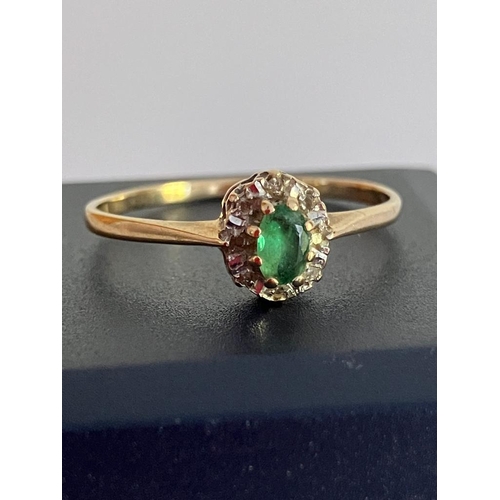 91 - 9 carat Yellow GOLD RING set to top with oval cut GREEN TOURMALINE and a WHITE TOPAZ surround. Full ... 