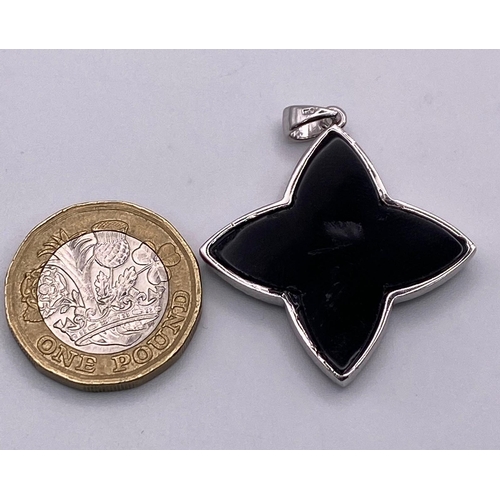 1022 - Sterling silver stone set fancy star shaped pendant. Wt 7.3g.