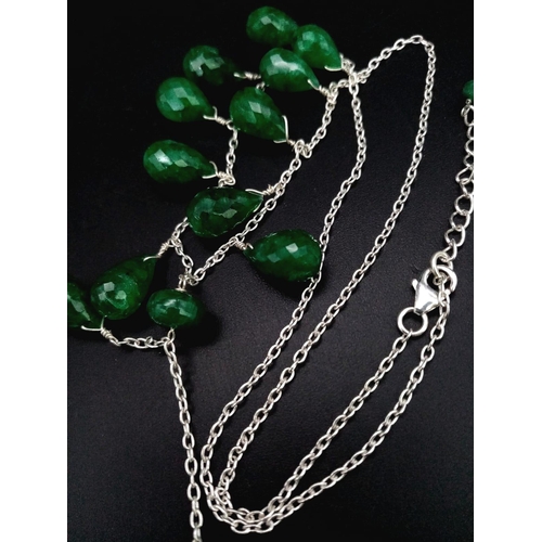 1144 - A 925 Silver Necklace with Briolite Cut Emerald Drops.
44cm in length, 5.5cm middle drop, 77ctw emer... 