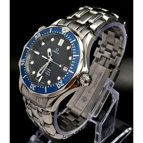 230 - An Omega Seamaster Professional 300M Automatic Gents Watch. Stainless steel strap and case -36mm. Bl... 