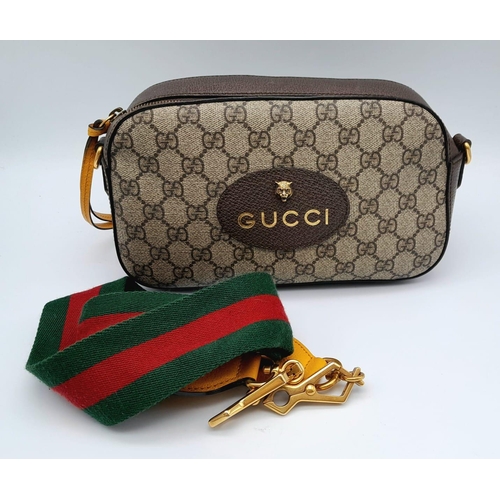 92 - A GUCCI GG Supreme Messenger Bag. Comes with detachable strap. W25cm x H15cm x D7cm. In good conditi... 