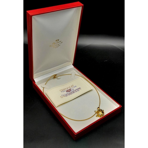 95 - An elegant 18 K yellow gold necklace consisting of a wire rope with a three coloured tortoise pendan... 