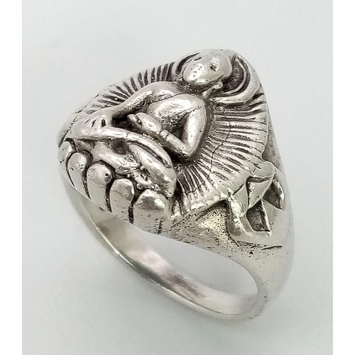 978 - Sterling silver Buddha ring. Wt 7.1g Size N.