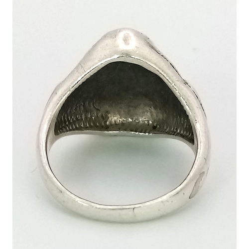 978 - Sterling silver Buddha ring. Wt 7.1g Size N.