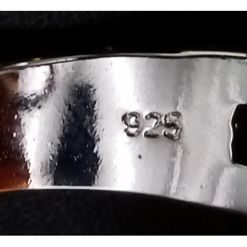 1133 - Sterling silver fancy ring. Wt 9.9g.