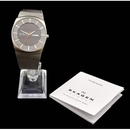 495 - A Vintage Skagen of Denmark Quartz Gents Watch. Stainless steel strap and case - 39mm. Two-tone grey... 