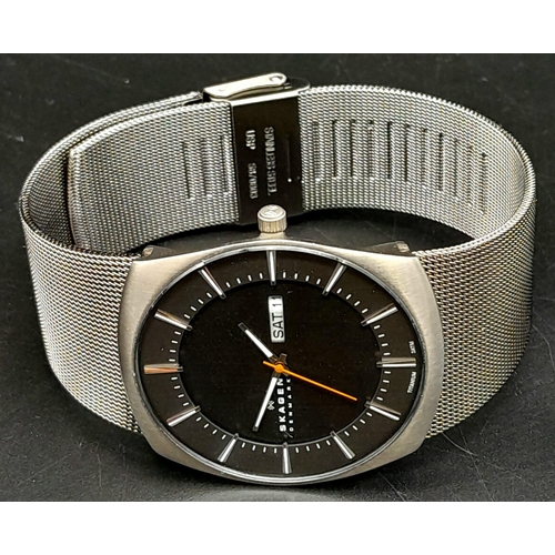 495 - A Vintage Skagen of Denmark Quartz Gents Watch. Stainless steel strap and case - 39mm. Two-tone grey... 