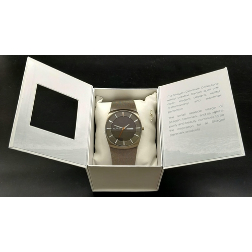 495 - A Vintage Skagen of Denmark Quartz Gents Watch. Stainless steel strap and case - 39mm. Two-tone grey... 