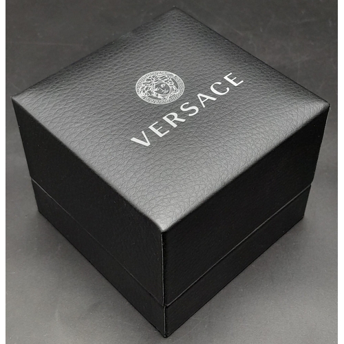 523 - A genuine VERSACE gold plated tie holder. Length: 7 cm, with original presentation inner and outer b... 