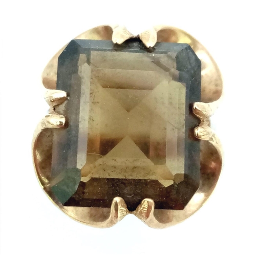 205 - A 9K GOLD DRESS RING WITH SMOKEY QUARTZ CENTRE STONE .  5.3gms   size M