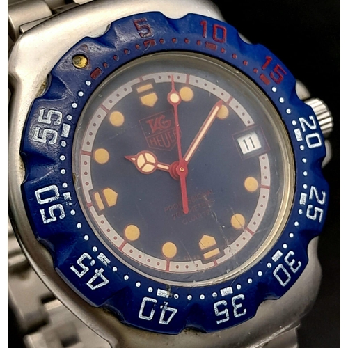 380 - A Tag Heuer Professional 200 Metres Quartz Watch. Titanium strap and case - 35mm. Blue dial with dat... 